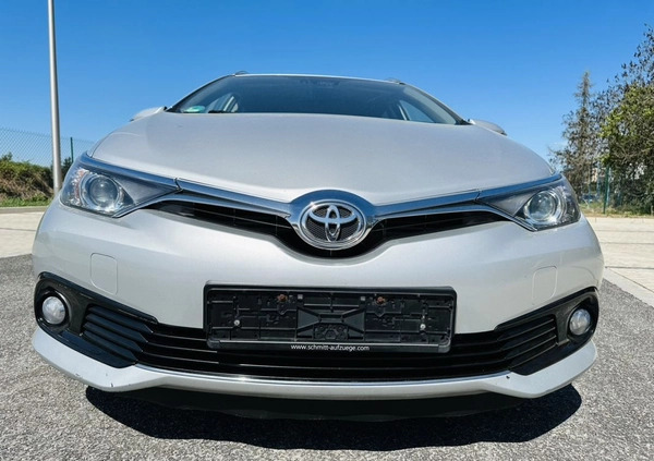 Toyota Auris cena 36999 przebieg: 237600, rok produkcji 2017 z Legnica małe 56